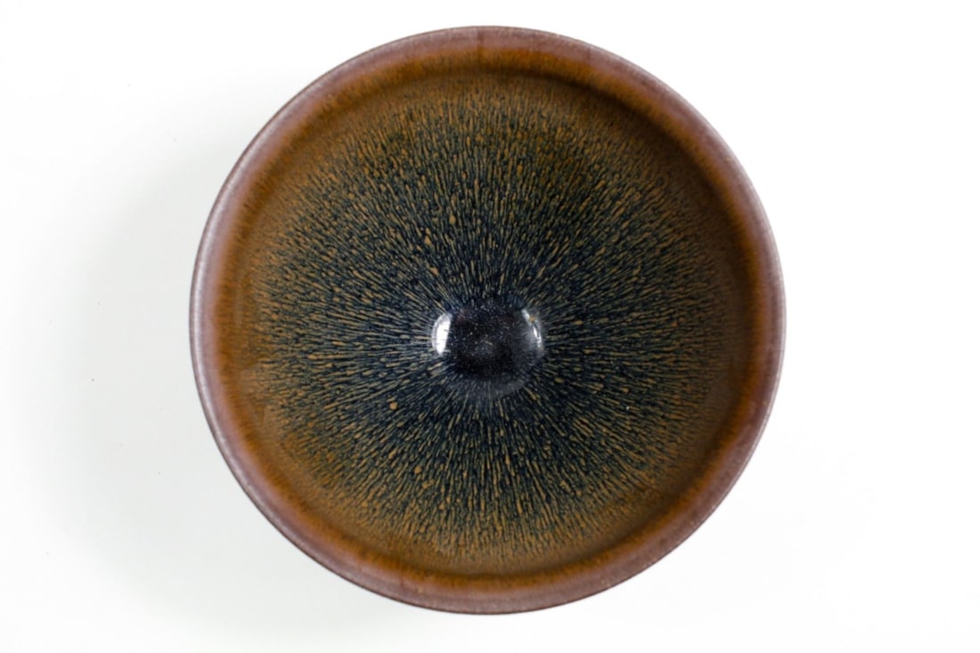 Chinese Temmoku hares Fur Pottery Bowl: Chinese Song style Temmoku hares Fur Pottery Bowl . Design of black glaze with fine hares fur brown streaks throughout. brown pottery base , surface wear particularly around upper rim. Approx 5" diame