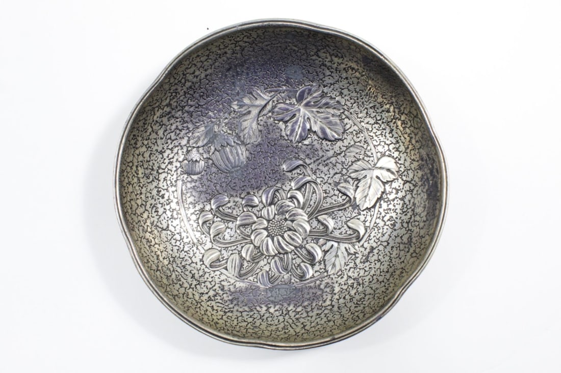 Vintage Japanese Marked Pewter Kashizara Bowl: Vintage Japanese Marked Pewter Kashizara Bowl with raised Chrysanthemum design, etched crackle pattern and double lipped rim. Marked at bottom, good condition with some discoloration, measures approxi