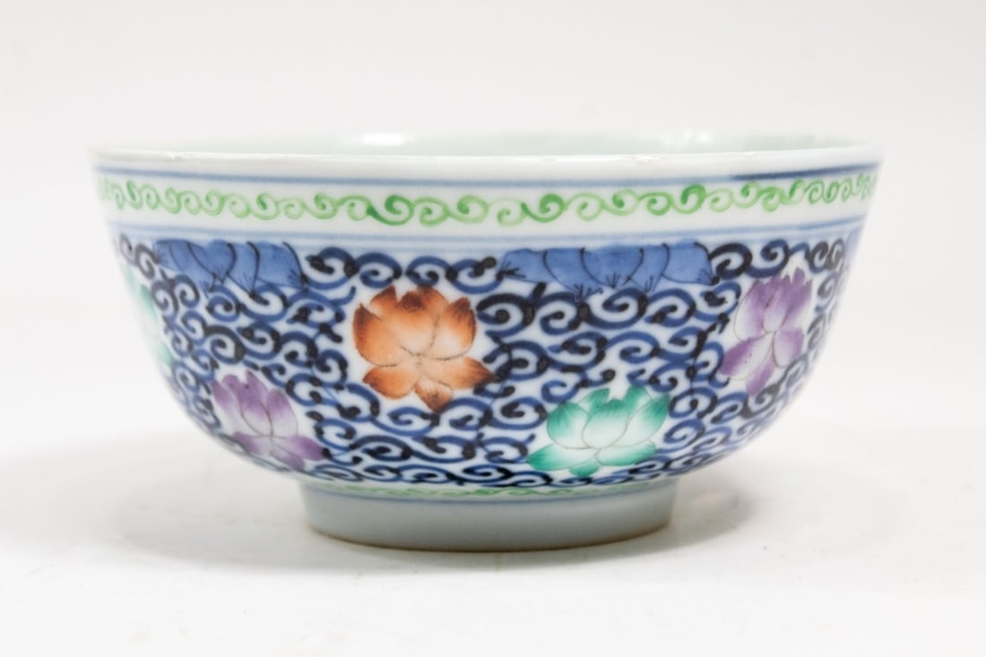 Chinese Lotus Scroll doucai Bowl Kangxi mark (1 of 5)