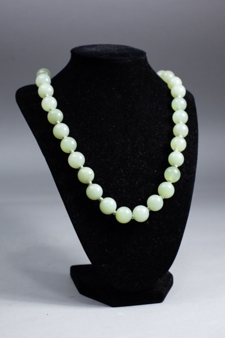 Chinese Green Hardstone Bead Necklace (1 of 5)