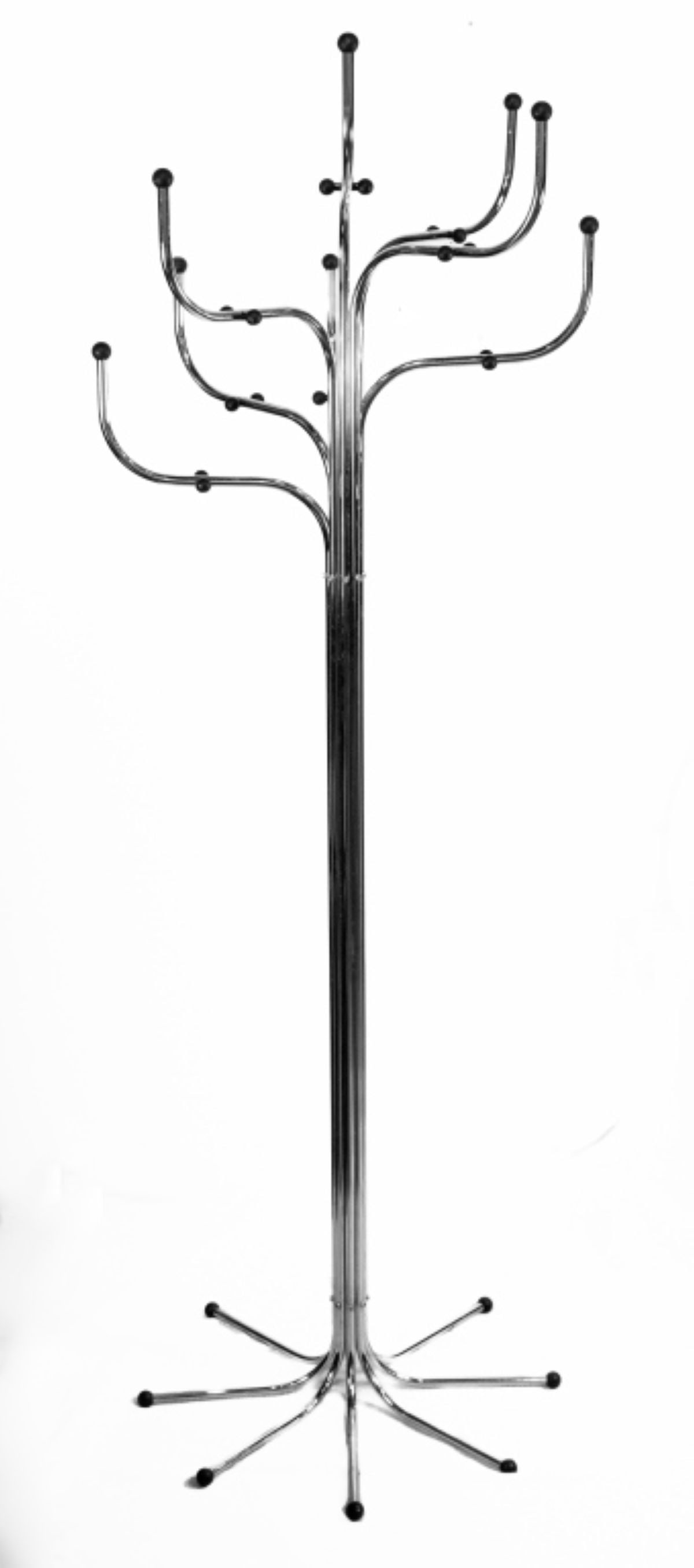 Fritz Hansen Chrome Metal Coat Tree Rack Stand: Free standing coat tree made with chromed steel tubes and black plastic spheres. Designed by the Danish designer Sidse Werner in 1971. Good condition: a few base arms with small rust / pitting spots.