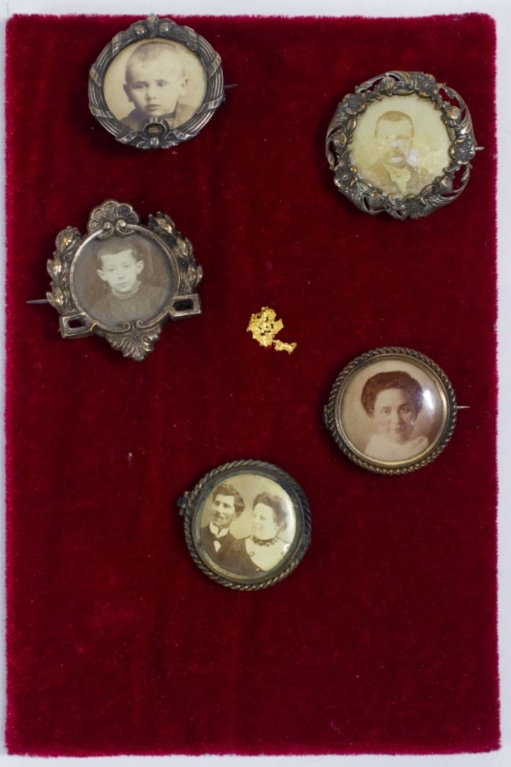 Antique Mini Portrait Pins (1 of 6)
