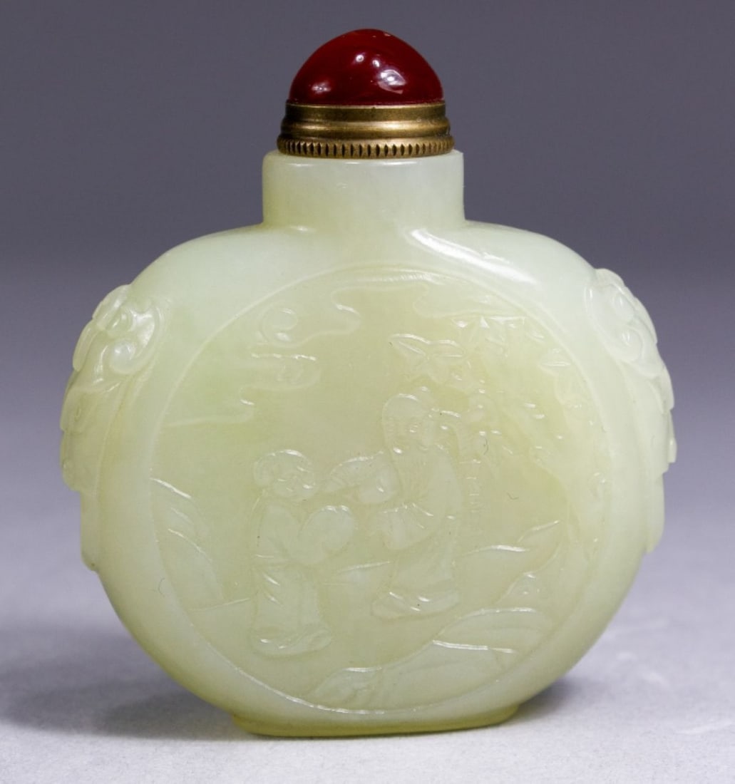Chinese Carved Jade / Hardstone Snuff Bottle (1 of 9)