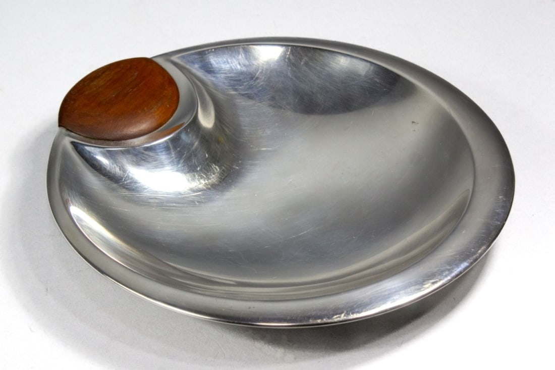 Tapio Wirkkala Sterling Kultakeskus Oy Bowl: Tapio Wirkkala designed bowl with teak handle and raised foot. Marked with incised TW initials, lion hallmark, 925 and MADE IN FINLAND. Good condition; expected surface scuffs, small light scratches,
