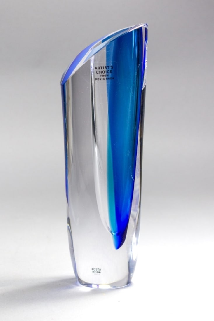 Kosta Boda SEASIDE Vase by Goran Warff 49808: Goran Warff designed "Seaside" vase for Kosta Boda in clear glass with blue vertical stripe.Engraved to bottom: Kosta Boda G. Warff 20 49808. Original "ARTIST'S CHOICE FROM KOSTA BODA" and "KOSTA BODA