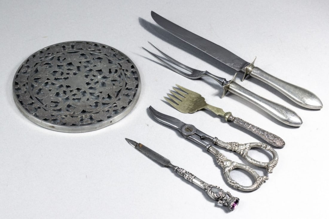 Antique Sterling Handle Table & Vanity Items (1 of 11)