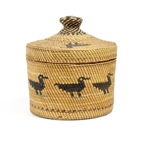 Antique Indian Makah/Nootka Woven Lidded Basket