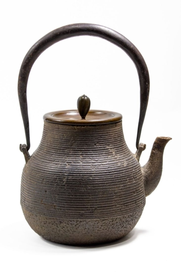 Antique Japanese Tetsubin Cast Iron Teapot (1 of 7)