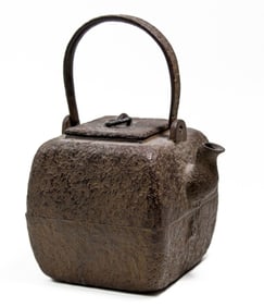 Antique Japanese Tetsubin Cast Iron Teapot