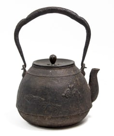 Antique Japanese Tetsubin Cast Iron Teapot