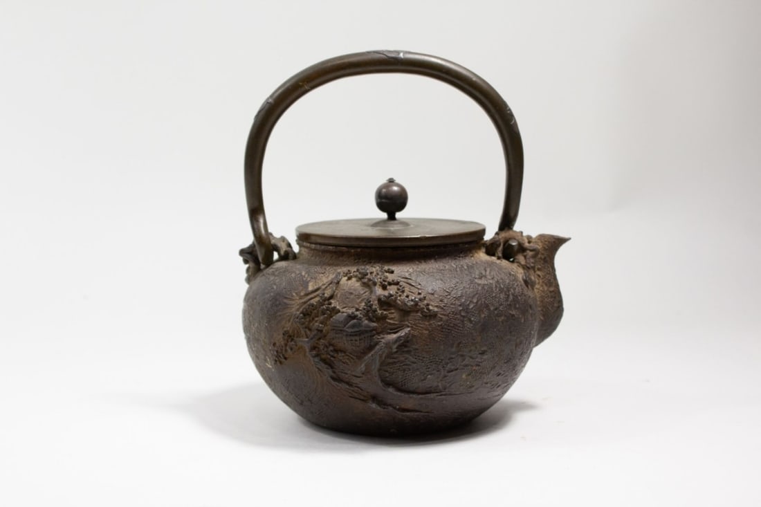 Antique Japanese Kobun-do Tetsubin Teapot (1 of 12)
