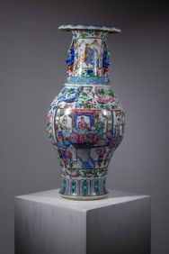 Large Chinese Qing Dynasty Famille Rose Vase