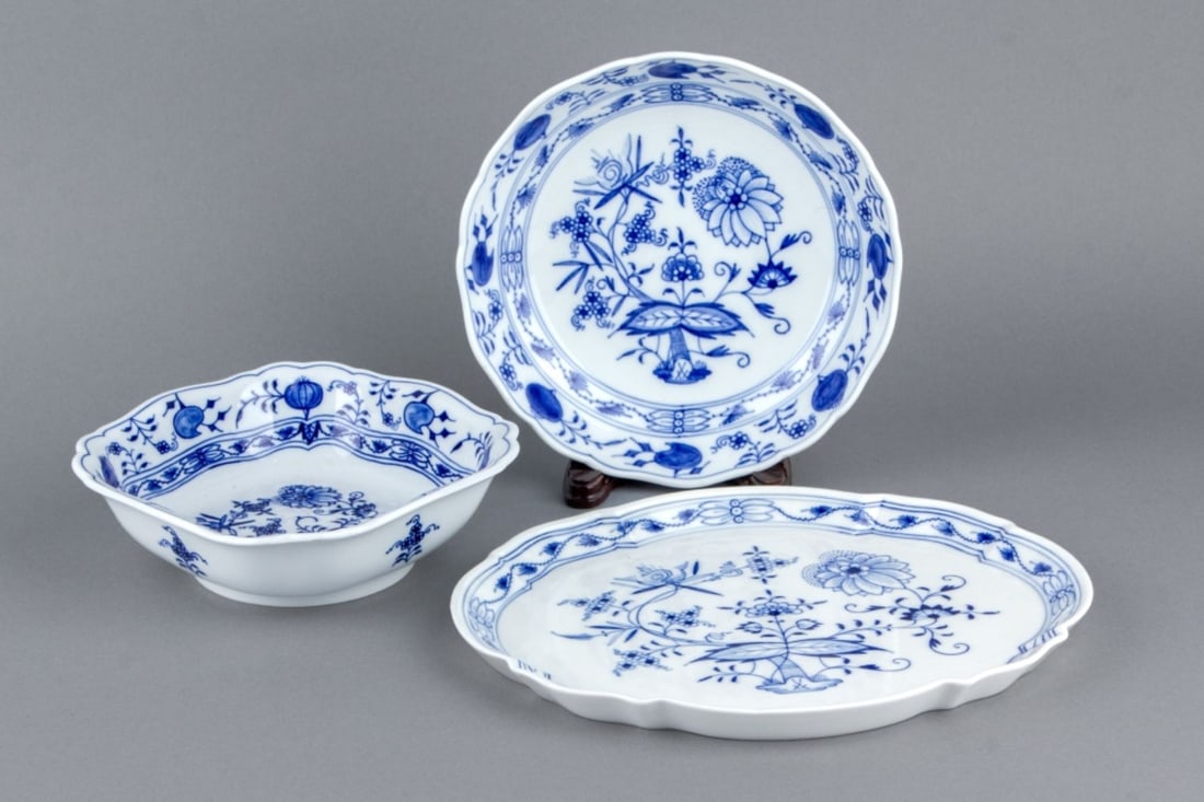 Meissen Blue Onion Porcelain Serving Bowls & Tray (1 of 6)