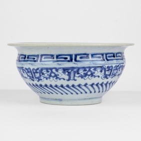 Antique Chinese Export B&W Porcelain Planter