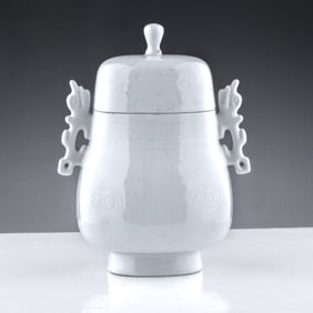 CHINESE ARCHIAISTIC WHITE GLAZE PORCELAIN JAR