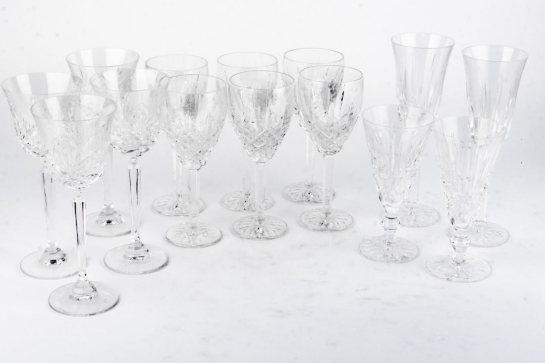 Waterford ARAGLIN BALLYSHANNON TRAYMORE Stemware: (1) Set 6 "Araglin" wine glasses, 7 1/8". (2) Pair "Ballyshannon" champagne flutes, 8 1/2". (3) Pair "Traymore' champagne flutes, 6 1/4". Lot includes set of 4 Waterford style / quality unmarked tall