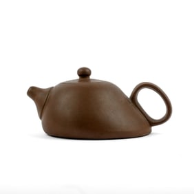 Chinese Yixing Zisha Brown Clay Teapot