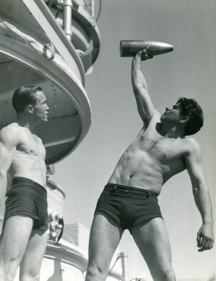 1942 Official US Navy Photo / Shirtless Sailors (1 of 7)