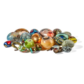 Ulrica Hydman-Vallien "Eggs in a Nest" Art Glass