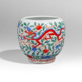 Chinese Wanli Style Doucai Enameled Dragon Jar