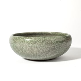 Chinese Ge Type Crackle Glaze Everted Bowl