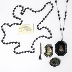 Victorian Mourning Jewelry / Necklaces & Pins