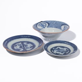 Chinese Qing B&W Monks Bowl & Dragon Plates
