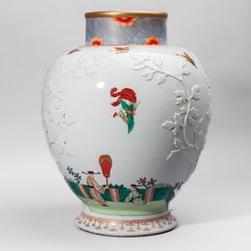 Large Chinese Export Clobbered Vase
