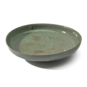 Korean Joseon Dynasty Slip Inlaid Celadon Dish