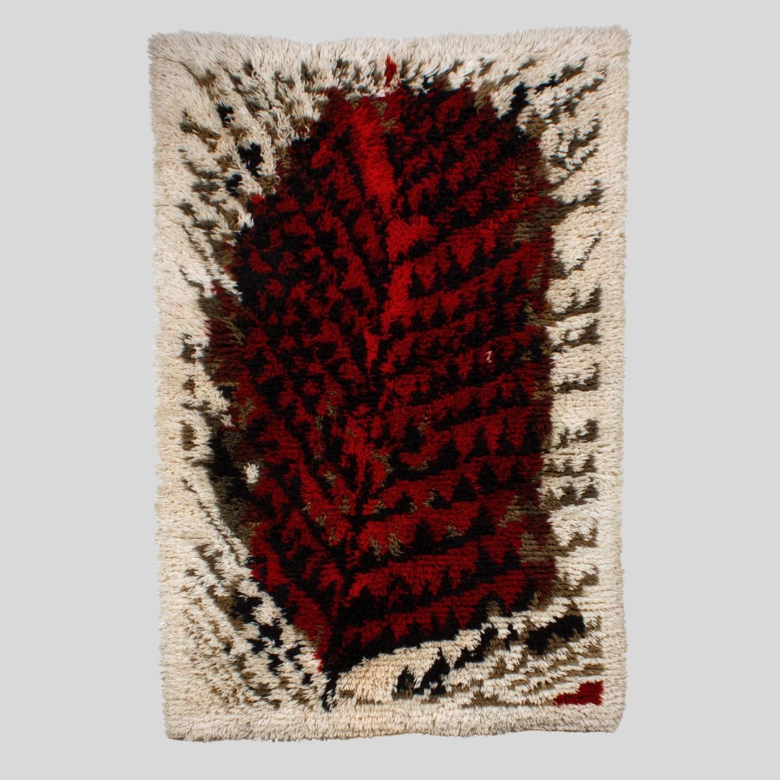 Kirsti Ilvessalo "Metsässä Palaa" Wool Rya Rug Finland: Kirsti Ilvessalo (1920-2019, Finland) "Metsässä Palaa" (Burning in the Forest) wool rug designed 1955. Long pile abstract leaf design in red, black, brown, and cream. Integrated woven loop at both e