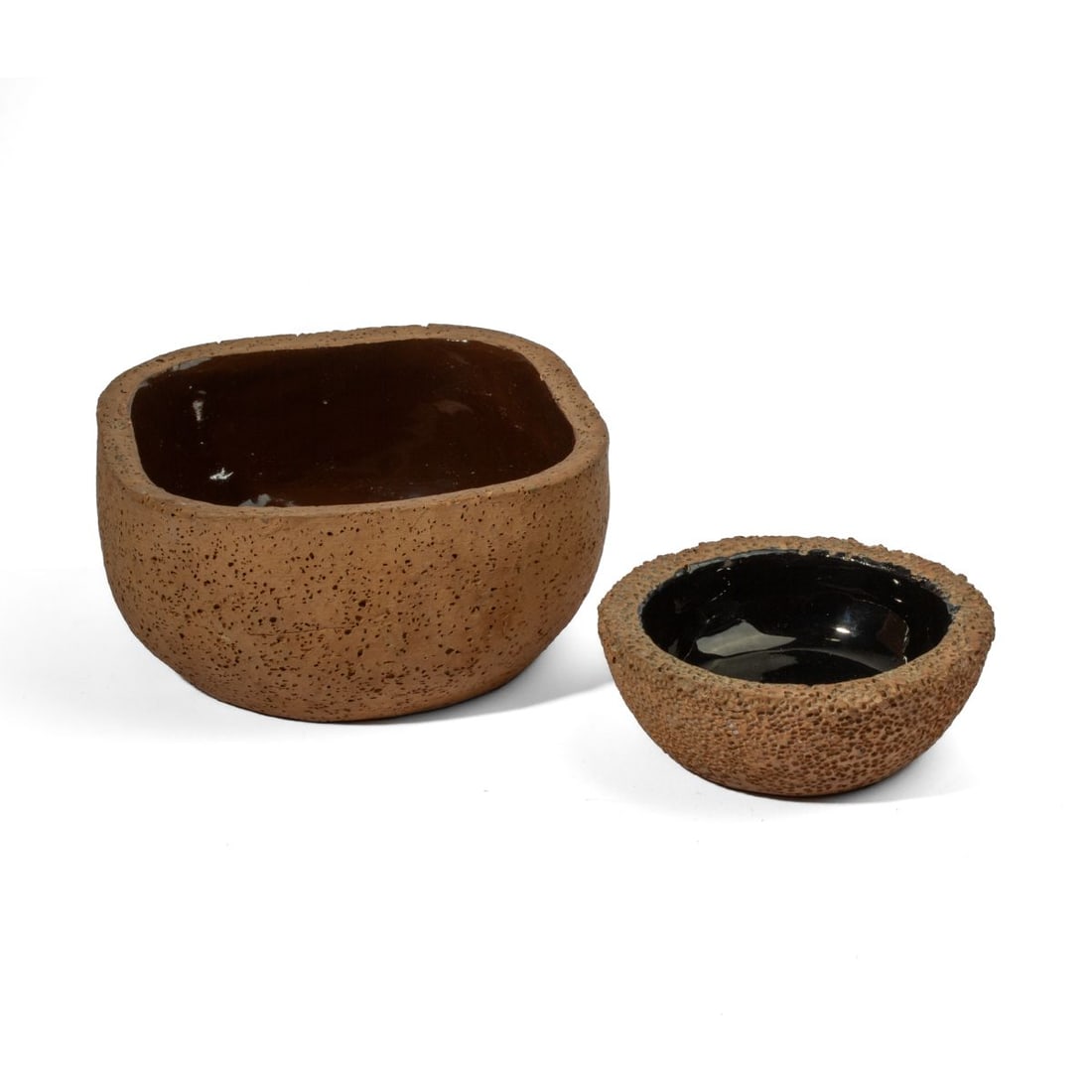 Brutalist Pottery Bowls / Raymor & Cardo D'Oro: Two vintage Brutalist Italian pottery bowls with gloss glazed interiors and rough unglazed exteriors. (1) Larger bowl marked RAYMOR F/36 ITALY. Good condition. 3.75" H x 7.5" x 7.5". (2) Smaller bowl