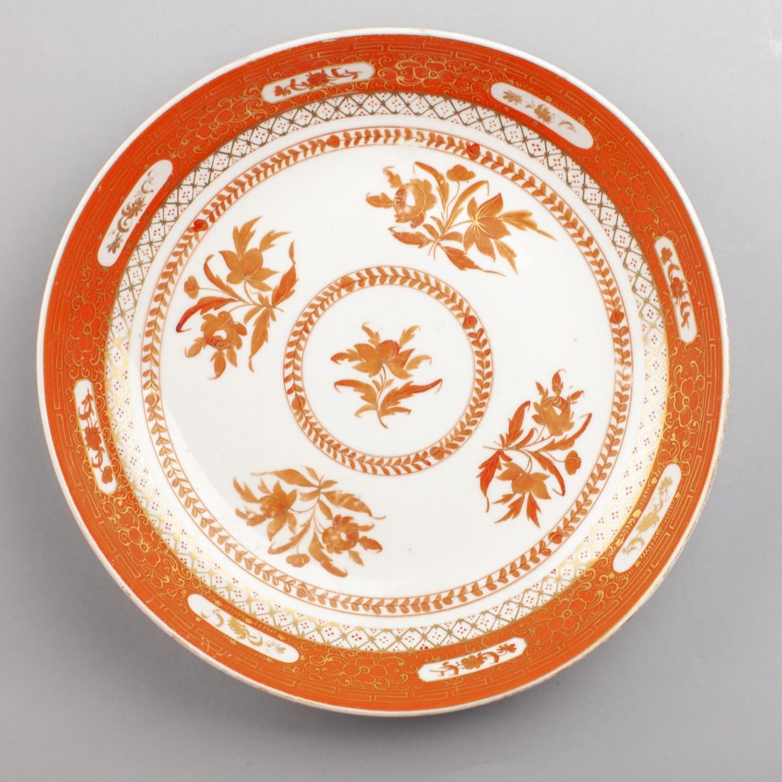 Chinese Islamic Market Porcelain Dish: A Chinese Islamic Market Porcelain Dish. 19th century. Likely made for the Turkish / Ottoman market. Fizhugh-style pattern with floral sprays in overglaze red and gilt. Applied "Mashallah" mark to und