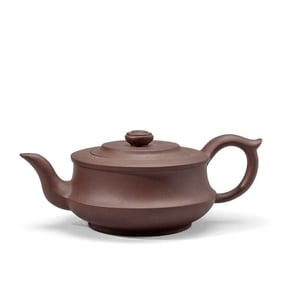 Chinese Yixing Zisha Clay Teapot By Li Yishun 李益順