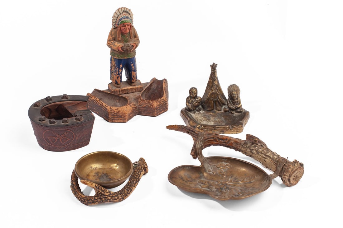 Vintage Cabin Decor Ashtrays / Syroco Wood (1 of 5)