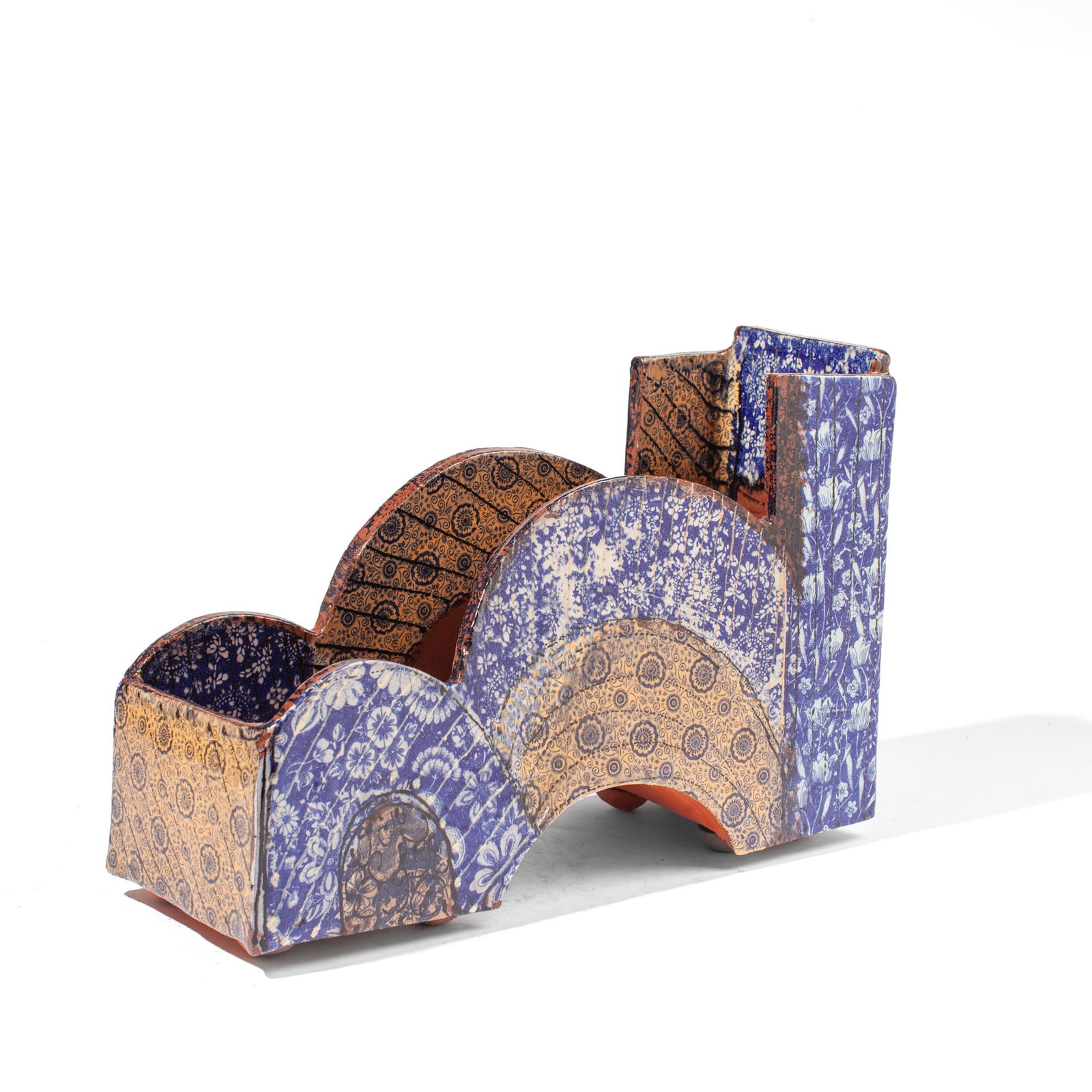 Margorie Levy (WA) Terracotta "Arch Planter": Margorie Levy (1943-2025 Washington) Terracotta "Arch Planter - Triple Form", 2016. Signed and dated on base. Measures 10x15.5x6". Excellent condition.