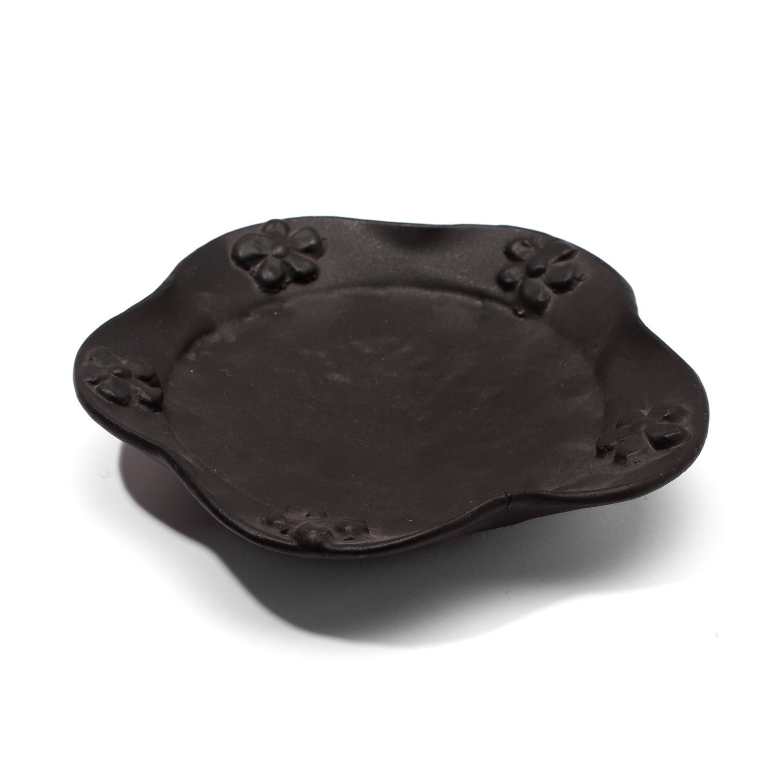 George Rodriguez Black Foliate Rim Plate: George Rodriguez (b.1982 Washington / Pennsylvania) Black Foliate Rim Plate. Signed on base. Measure 9" in diameter. Excellent condition. Collection of Marge Levy (1943-2025), former director of