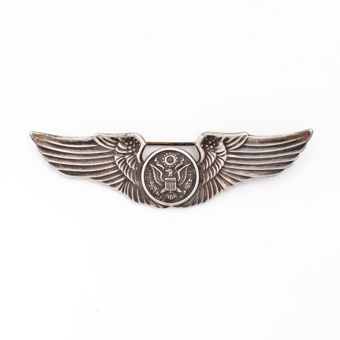 WWII US Air Force Coin Silver Wings Pin: Vintage US Air Force aircrew wings pin with American eagle symbol to the center. Stamped COIN SILVER to the back. Well detailed casting; good condition. 21 total grams approx. 3.25".