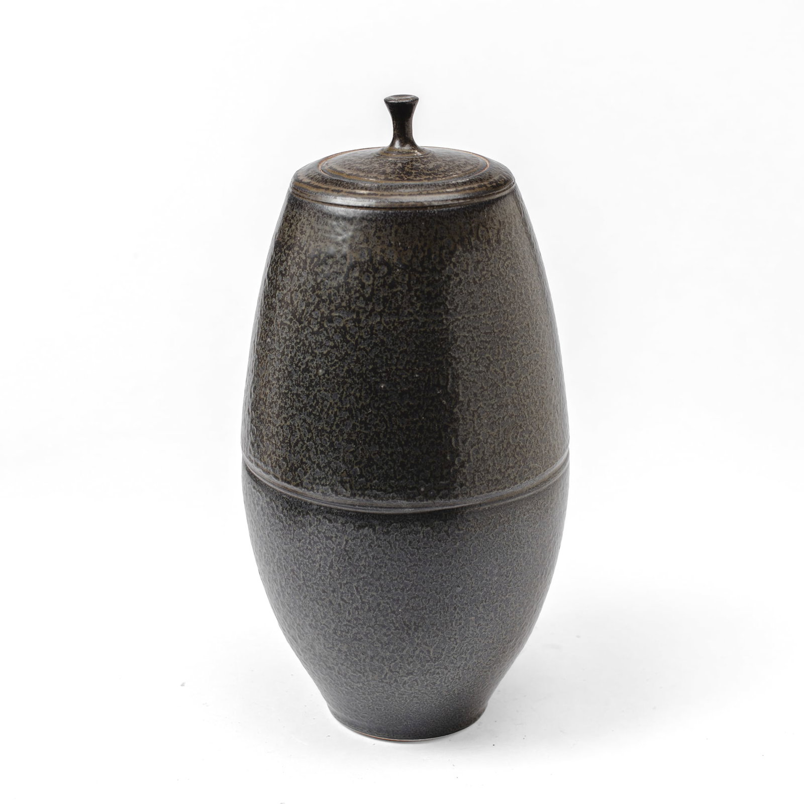 Reid Ozaki (WA) Black Glaze Tall Lidded Jar: Reid Ozaki (1951-2024) Black Glaze Tall Lidded Jar. Artist's raised monogram near base. Measures 16.5x8". Collection of Mike Peck, Seattle WA. Excellent condition.