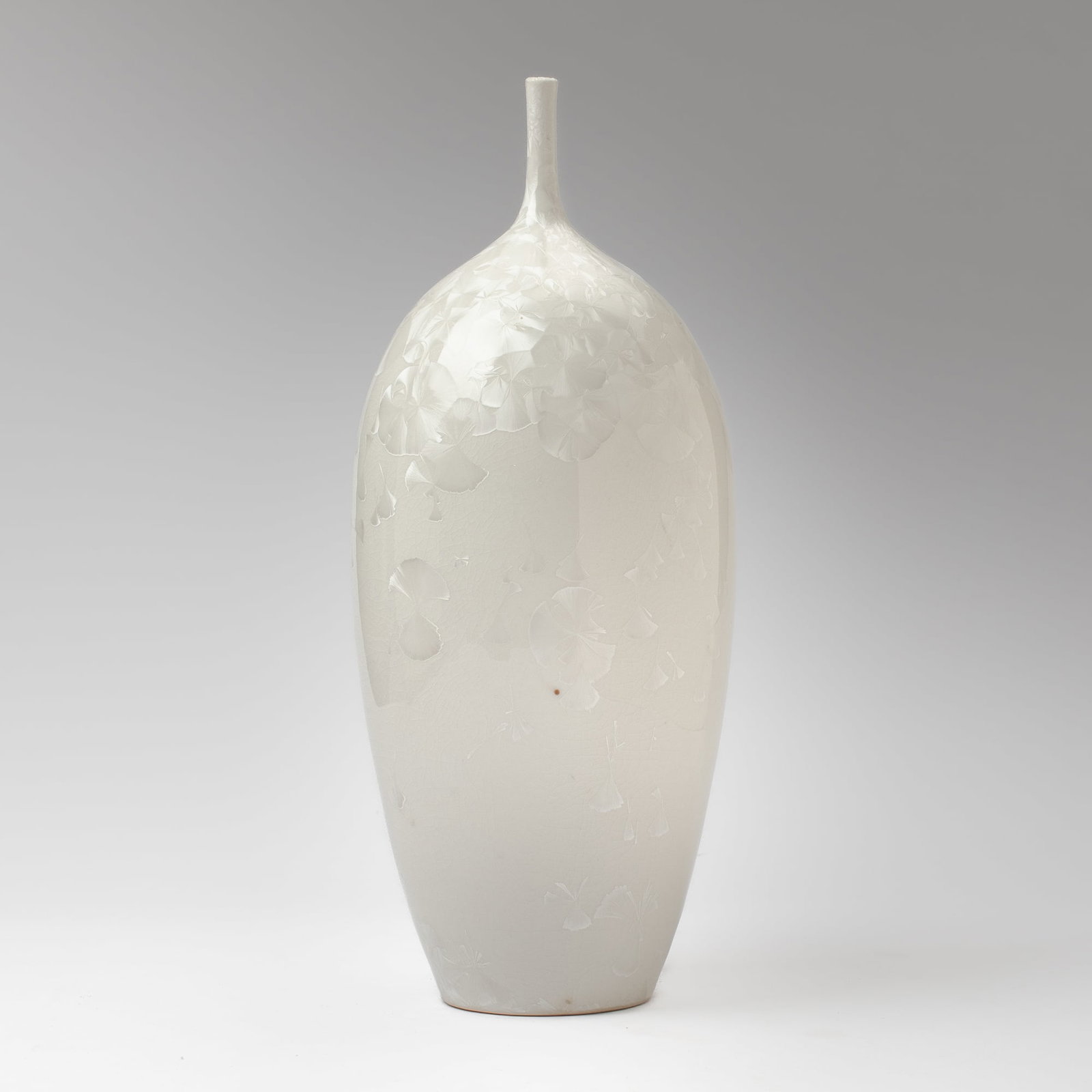 Doug Kaigler White Crystalline Glaze Vase: Doug Kaigler (Oregon) White Crystalline Glaze Porcelain Bottle Vase. Signed on base. Measures 14.5x6"; has 1/4" opening at top. Collection of Mike Peck, Seattle WA. Excellent condition.