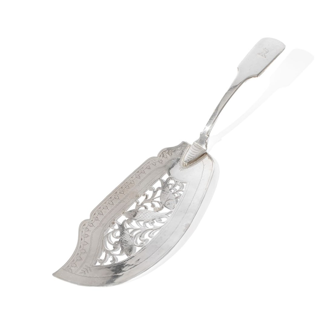 1823 Richard Pearce Silver Fish Slice Knife: 1823 Richard Pearce sterling silver fish slice. Blade with 3 pierce cut fish among trailing vines and decorative engraving along edges. Engraved griffin head crest to handle end. London hallmarks with