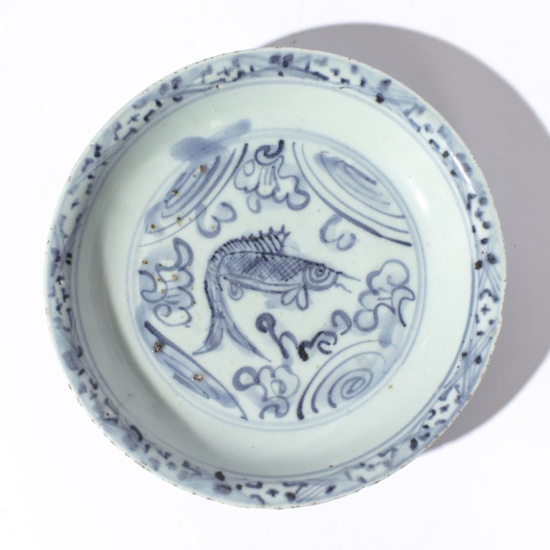 Chinese Early Ming Blue & White Fish Dish: Ming dynasty 15th / 16th century Chinese blue and white dish with center design of a fish. Old E.B. Allison collector's oval paper label with "93" number to the underside. A few small rim hairlines, s
