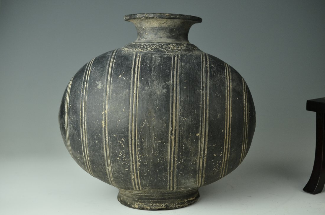 Han Dynasty Black pottery,Ccoon Vase: Please see the photos for item sizes.Settlement is bank transfer, PAYPAL, VISA, AMEX(VISA, AMEX fee 2.5% addition)Shipment will be delivered safely and promptly by EMS.Package and shipping companies a