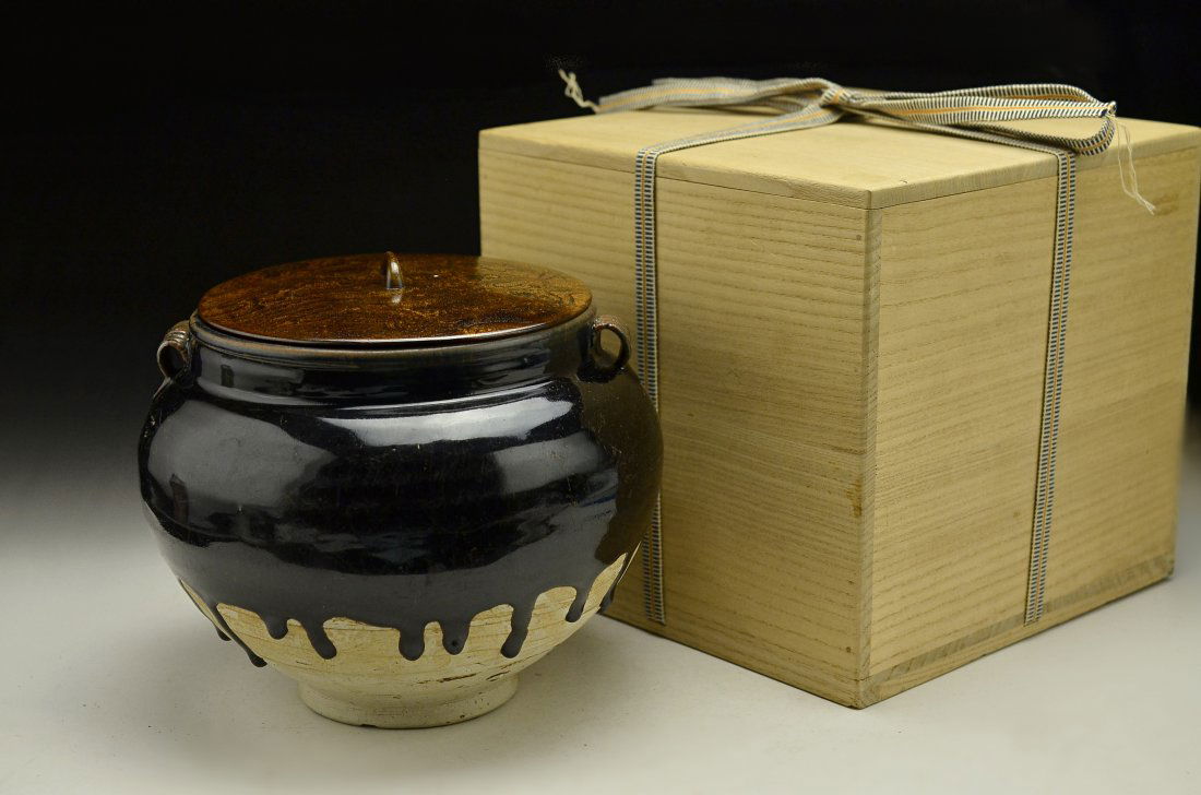 A Henan black glazed ribbed jar, Song dynasty: Please see the photos for item sizes.//////Provenance / Japanese tea teacher/////Settlement is bank transfer, PAYPAL, VISA, AMEX(VISA, AMEX fee 2.5% addition).///////Shipment will be delivered safely