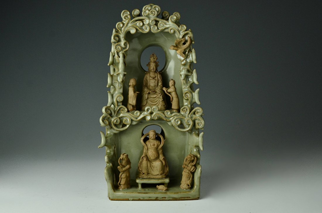 A Longquan Celadon Buddha Temple: Please see the photos for item sizes.//////Provenance:Japanese Gentlman Collector/////Settlement is bank transfer, PAYPAL, VISA, AMEX(VISA, AMEX fee 2.5% addition).///////Shipment will be delivered sa