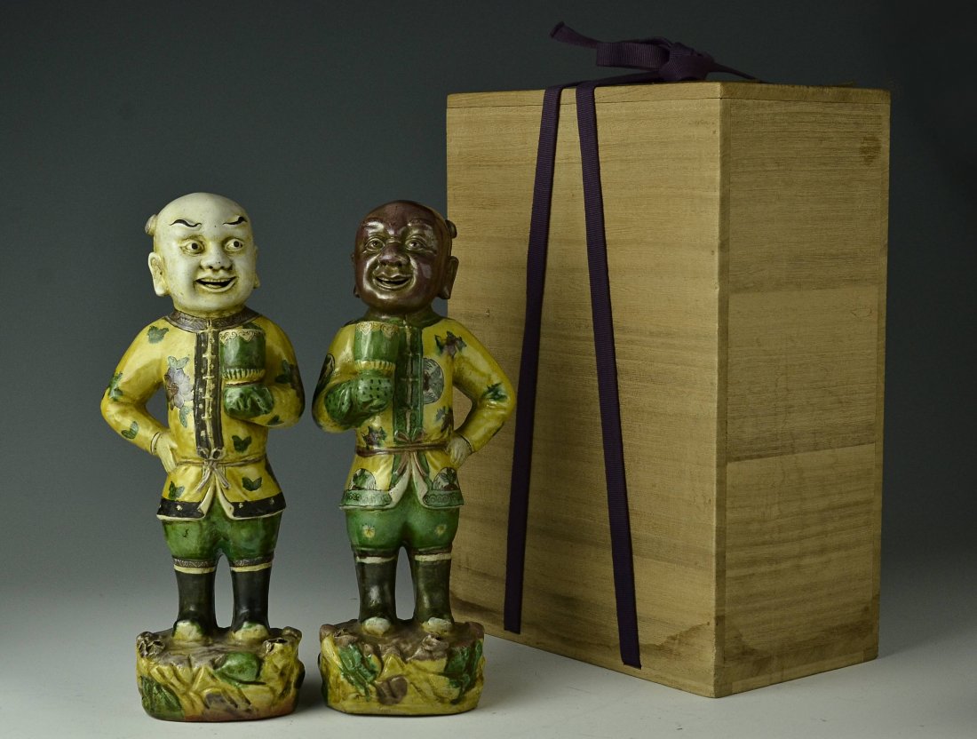 Tow Wucai Figures, Qing Kanxi Period: Please see the photos for item sizes.//////Provenance:Japanese Gentlman Collector/////Settlement is bank transfer, PAYPAL, VISA, AMEX(VISA, AMEX fee 2.5% addition).///////Shipment will be delivered sa