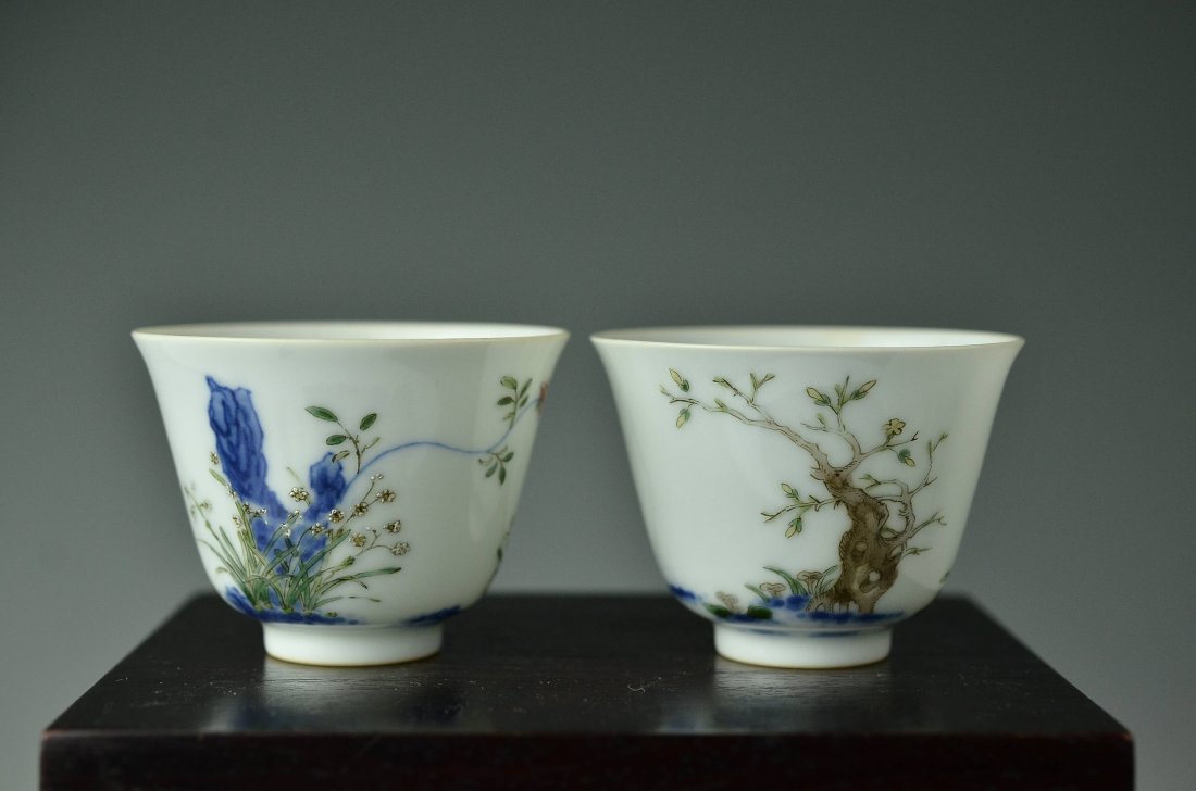 Two Chinese fine famille verte Rose Bloosom Cups,: Two Chinese fine famille verte Rose Bloosom Cups, Qanlong Kanxi mark /////Please see the photos for item sizes.//////Provenance:Japanese Gentlman Collector/////Settlement is bank transfer, PAYPAL, VIS