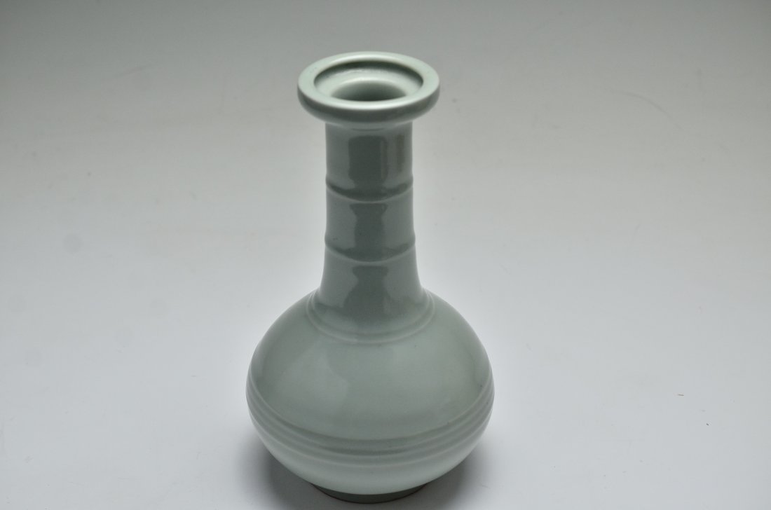 A LONGQUAN CELADON-GLAZED VASE: 青磁弦紋瓶　＿＿Please see the photos for item sizes.＿/Provenance : Tokyo collectors in Japan＿/Settlement is bank transfer, PAYPAL, VISA,
