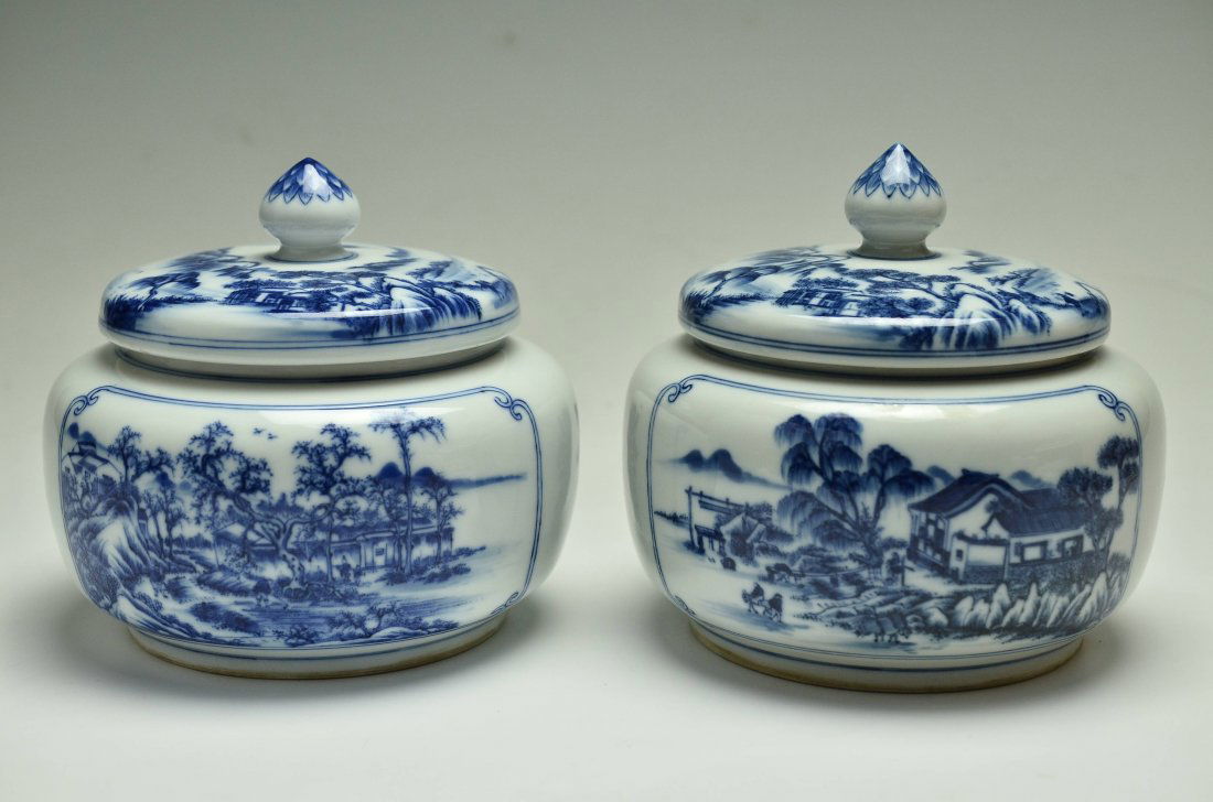 A Pair of Blue And White Vase with Lid,Qing Dynasty: 大清康熙年製(款 清代青花山水図有蓋罐一対___Please see the photos for item sizes.ᦆ