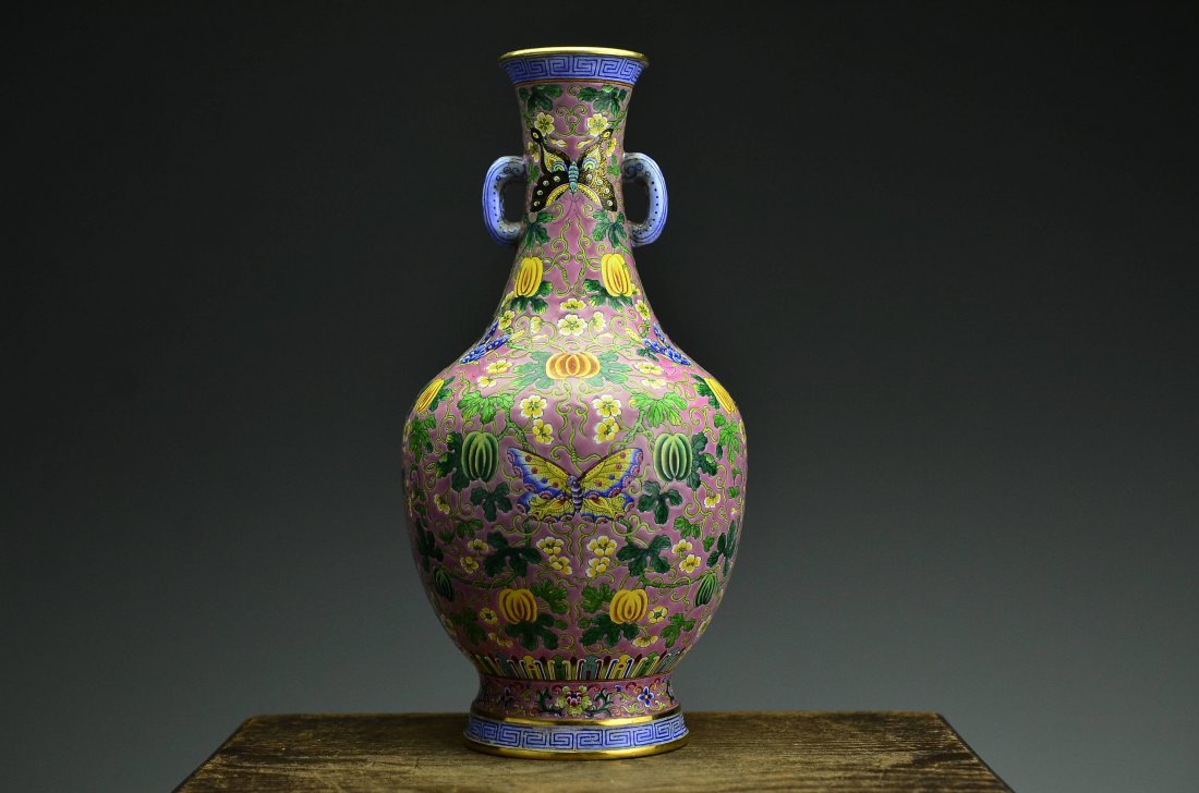 A CLOISONNÉ ENAMEL BALUSTER VASE,Qianglong Seal mark: 乾隆年製(款 清代琺瑯彩花蝶紋耳瓶___Please see the photos for item sizes.＿/Provenance : Japanese Gentlma