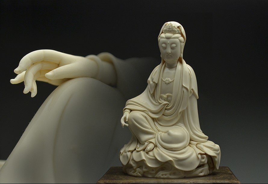 A Chinese Blanc De Chine Dehua Figure Statue Guanyin: Please see the photos for item sizes.＿/Provenance : Japanese Gentlman Collector＿/Settlement is bank transfer, PAYPAL, VISA, AMEX(VISA, AMEX fee 2.5% addition).＿/Shipment will be d